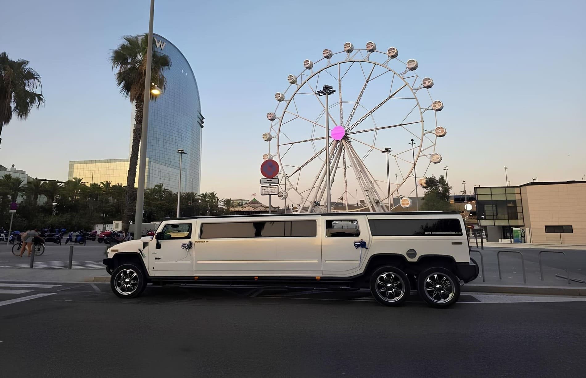Limusina Hummer para despedidas de soltero y soltera en Barcelona